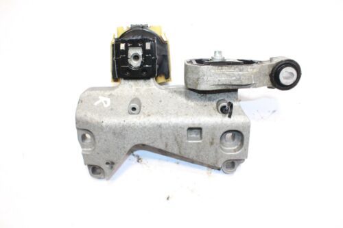 2019 MERCEDES A CLASS W177 2.0 RIGHT SIDE ENGINE MOUNT BRACKET