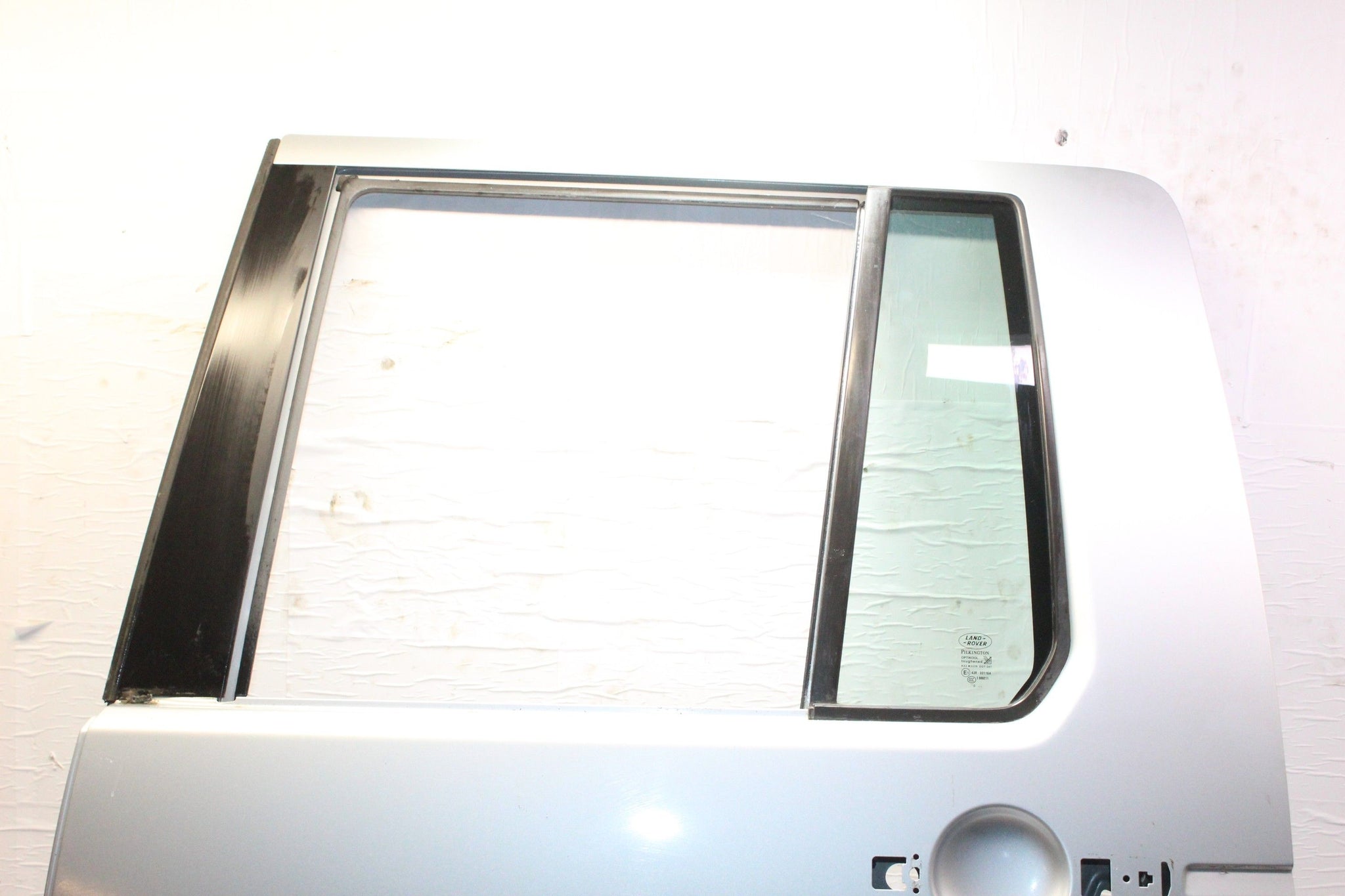 2011 LAND ROVER DISCOVERY 4 LEFT SIDE REAR DOOR