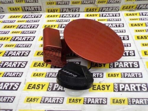 2017 HYUNDAI i20 FUEL FILLER FLAP COVER 69510-C8300 (Y2A TANGERINE ORANGE PEA)