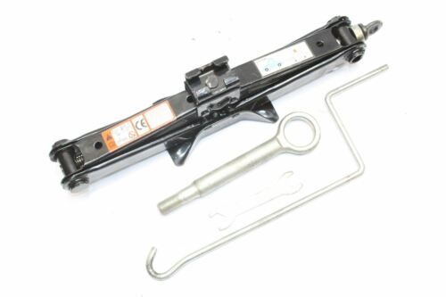 2009 SUBARU IMPREZA JACK KIT WITH TOWING EYE