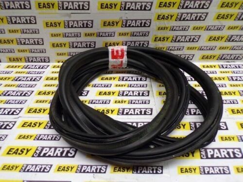 2014 BMW 1 SERIES TAILGATE RUBBER SEAL