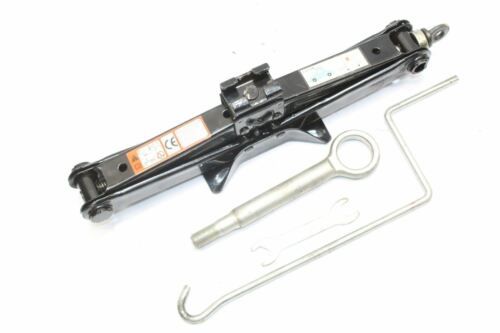 2009 SUBARU IMPREZA JACK KIT WITH TOWING EYE