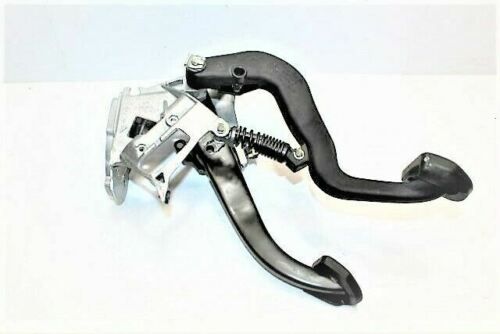 2013 BMW 3 SERIES F31 CLUTCH AND BRAKE PEDAL ASSEMBLY 6860644