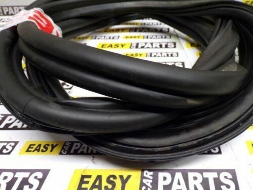 2014 BMW 1 SERIES TAILGATE RUBBER SEAL