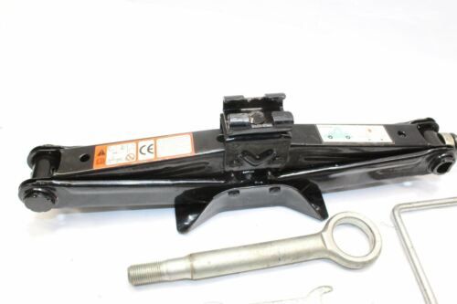 2009 SUBARU IMPREZA JACK KIT WITH TOWING EYE