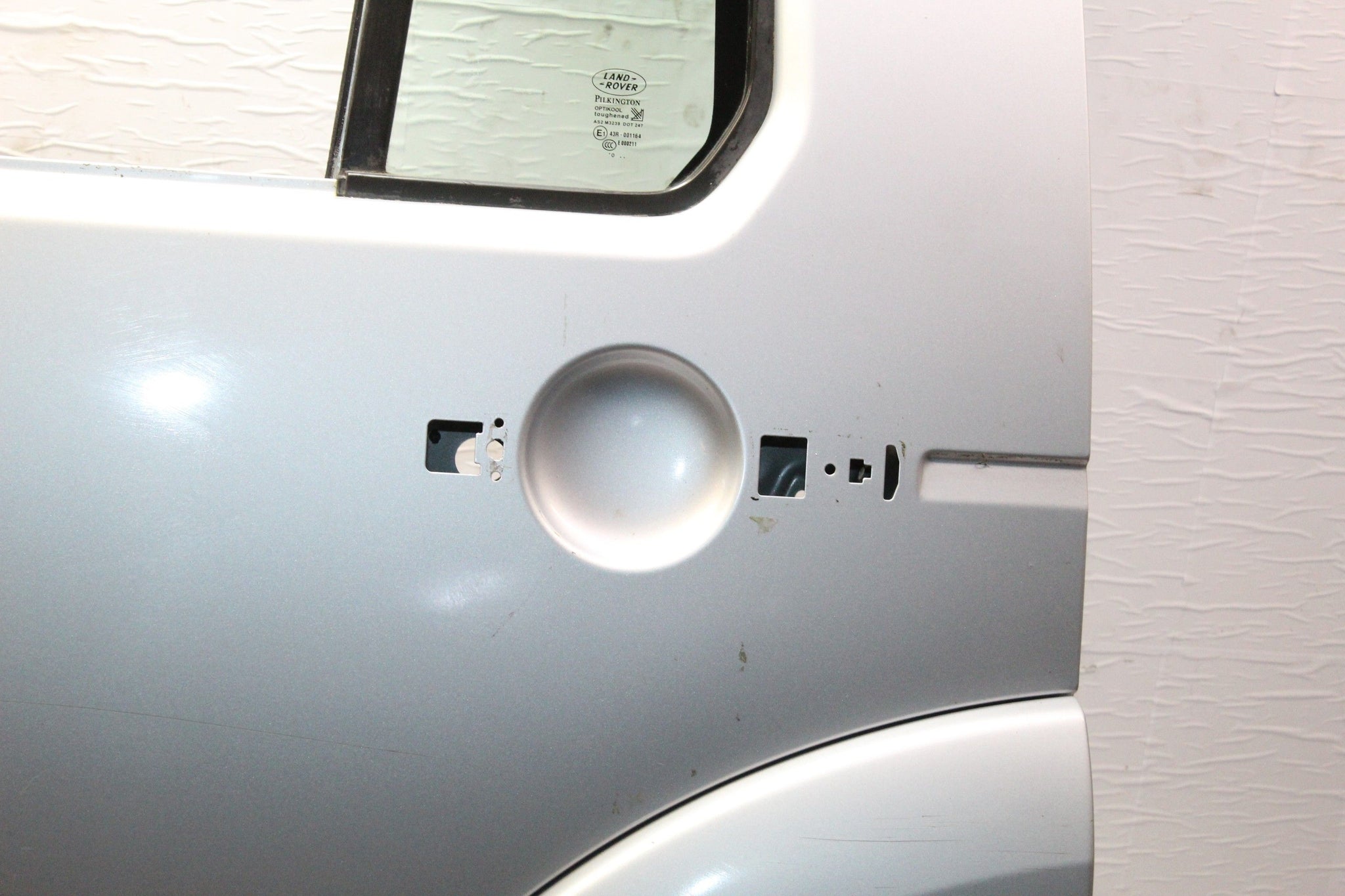 2011 LAND ROVER DISCOVERY 4 LEFT SIDE REAR DOOR