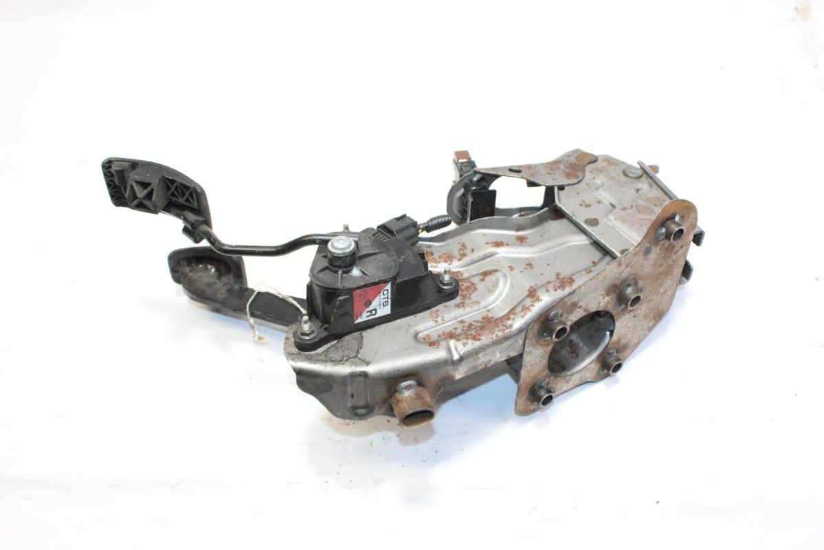 Nissan Qashqai J10 Acelerator And Brake Pedals
