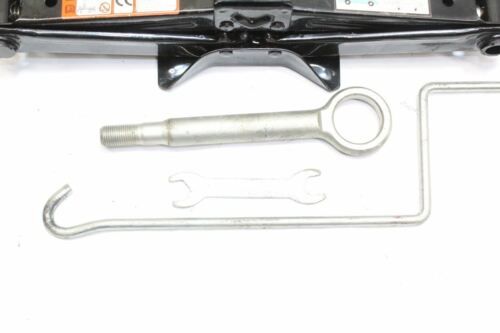 2009 SUBARU IMPREZA JACK KIT WITH TOWING EYE